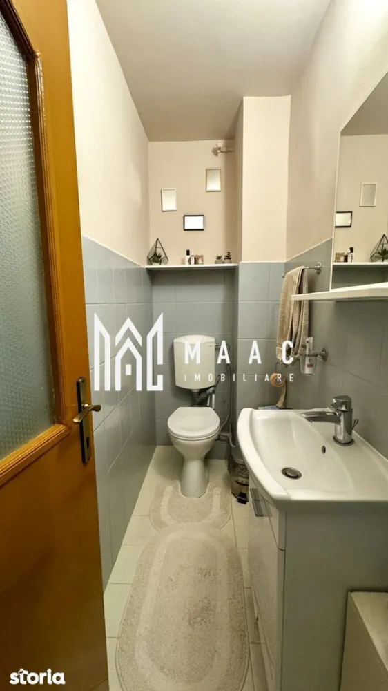 Apartament 3 camere | 71 Mp | Balcon | 2 Băi | Pivniță | Zona Terezian - MAAC Imobiliare propune spre vânzare: apartament spațios în Terezian, aproape de Centrul Vechi Vă prezentăm un apartament generos și foarte bine compartimentat, situat în cartierul Terezian, la doar 10 minute de mers pe jos de Piața Mică. Locația este ideală pentru cei care își doresc acces rapid către centrul orașului, dar și către punctele esențiale de interes zilnic. Detalii proprietate: Suprafață utilă: 71 mp Balcon: 4,21 mp Pivniță inclusă Etaj: 3 din 4 An construcție: 1987 Compartimentare: Hol generos Living luminos 2 dormitoare 2 băi Una cu Cada WC de serviciu Cămară și debara Apartamentul este poziționat pe colț, cu orientare sud-vestică, beneficiind de lumină naturală pe tot parcursul zilei și de o priveliște deschisă către munți. Se vinde complet mobilat și utilat: Electrocasnice Samsung (frigider, plită, cuptor) Mașină de spălat AEG Uscător Bosch Aer condiționat Centrală termică Vaillant Avantaje locație: Aproape de Centrul Vechi Două magazine Lidl în imediata apropiere Magazin Non Stop chiar peste drum Acces rapid către Shopping City Școli și grădinițe în zonă (Școala 13, Școala 18) Numeroase clinici și farmacii Ieșire facilă spre autostradă Parcare: Locuri disponibile în jurul blocului. Pentru mai multe detalii sau pentru a programa o vizionare, vă rugăm să ne contactați specificând ID:CP3043452 }}