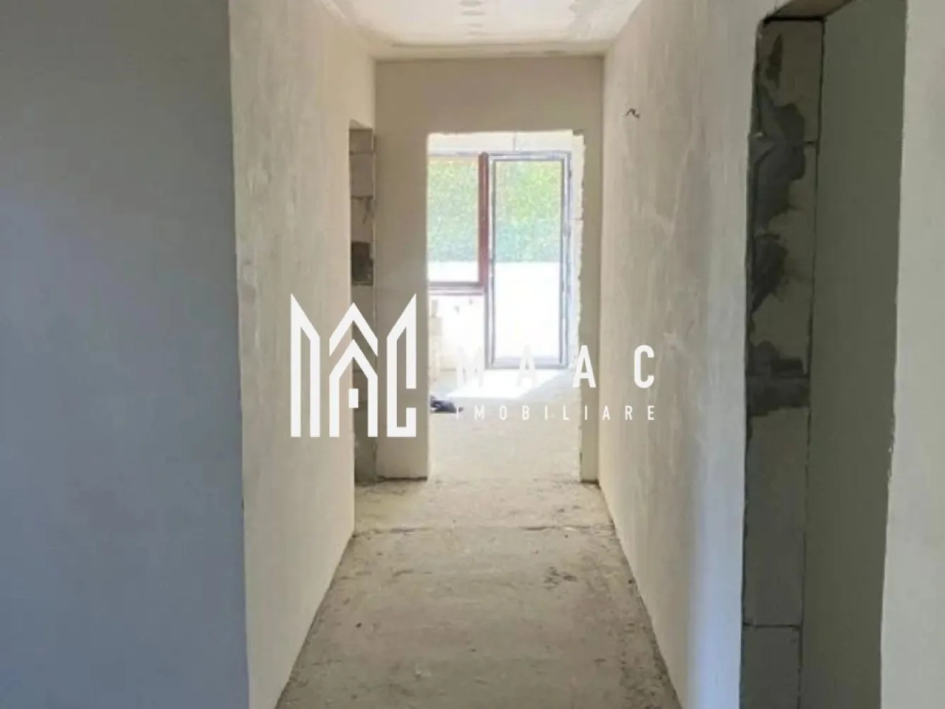 Casaindividuala | 480 Mp | Transfagarasan | Cartisoara - MAAC Imobiliare vă propune spre vânzare o oportunitate de investiție într-o pensiune / mini-hotel, pe care o puteți finaliza după propriul gust, amplasată într-o zonă extraordinară – pe malul pârâului Bâlea și la liziera pădurii, chiar pe Transfăgărășan, în zona turistică a comunei Cârțișoara, județul Sibiu. Construcția a fost gândită pentru o pensiune P+2, cochetă, cu 13 camere, având următoarea configurație: Parter: spațiu pentru recepție și restaurant, mini-salon de ceai / bar, bucătărie, grup sanitar, 1 cameră de serviciu / locuință pentru personal. Etaj 1: 5 spații de cazare, configurate în 3 camere și 2 apartamente (fiecare apartament cu 2 camere). Etaj 2: 3 camere, dintre care 2 studiouri mansardate, mansardă cu balcon, destinată activităților recreative. Fiecare spațiu de cazare dispune de balcon și baie proprie cu duș. Clădirea este racordată la energie electrică. Facilități: apă curentă și canalizare la poartă. Stadiul construcției: la gri – cu instalațiile sanitare și electrice efectuate, geamuri termopan montate, băi parțial placate cu gresie și faianță, obiecte sanitare achiziționate (nemontate). Terenul aferent are o suprafață de aproximativ 900 mp, cu intrare directă de pe Transfăgărășan și ieșire spre pârâu și pădure. Pentru mai multe detalii sau pentru a programa o vizionare, vă rugăm să ne contactați, menționând ID:CP2795106 }}