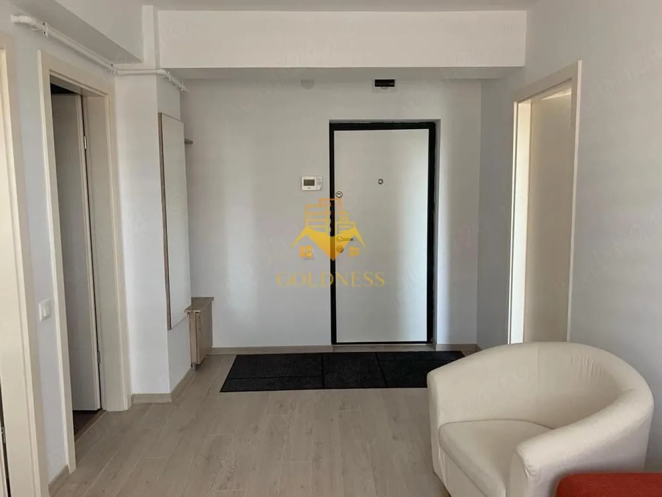 2 camere semidecomandate, balcon, parcare, Intre Lacuri, Iulius Mall - GOLDNESS Imobiliare vă propune spre închiriere un apartament cu 2 camere complet mobilat și utilat, la etajul 2 într-un imobil de 3 etaje, în Cartierul Intre Lacuri. Dispune de loc de parcare subteran contra cost 60 euro! Se află în apropierea stațiilor de transport în comun, magazine, restaurante, spații verzi, farmacii, etc. Apartamentul este compartimentat astfel: - dormitor cu pat matrimonial, dressing, noptiere - living cu bucatarie open space complet utilată și mobilată, canapea extensibilă, loc de servit masa - baie cu cada, calorifer port prosop și dulap pentru depozitare. - balcon de 3 mp. Imobilul este dotat cu toate cele necesare- centrală proprie, frigider, aragaz, hotă, mașină de spălat haine, etc. Dacă sunteți interesați de acest apartament și doriți să îl vizionați, dar și pentru alte oferte nu ezitați să ne contactați telefonic sau prin e-mail. Vă stăm la dispoziție! Pentru intermediere se percepe un comision de 50% din prețul chiriei! }}