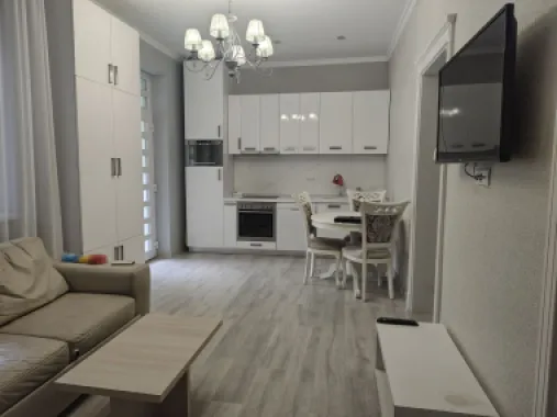 Apartament 3 camere la casa ,ultracentral, 550 E neg. Comision 50%