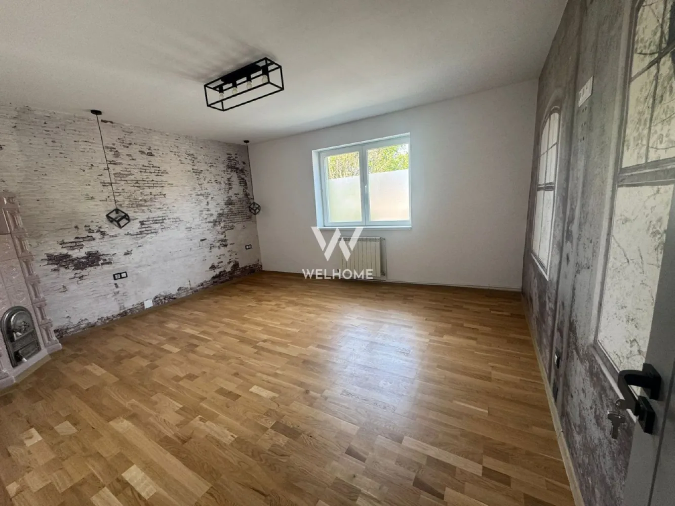 Casa de inchiriat, Sibiu - Va oferim spre inchiriere o casa complet renovata, nemobilata, situata in zona Cedonia, Sibiu.
Este pretabila atat pentru locuit cat si pentru diverse activitati (birouri, cabinete medicale, afterschool, etc.)

Compartimentare:
Hol, camera tehnica,3 bai, 5 camere spatioase
Are toate utilitatile, plus panouri fotovoltaice.

Disponibila imediat
 Pret: 1000 euro/ luna + garantie
Comision agentie: 50% din contravaloarea unei chirii

Detalii si vizionari: 0752.088.381- Roxana