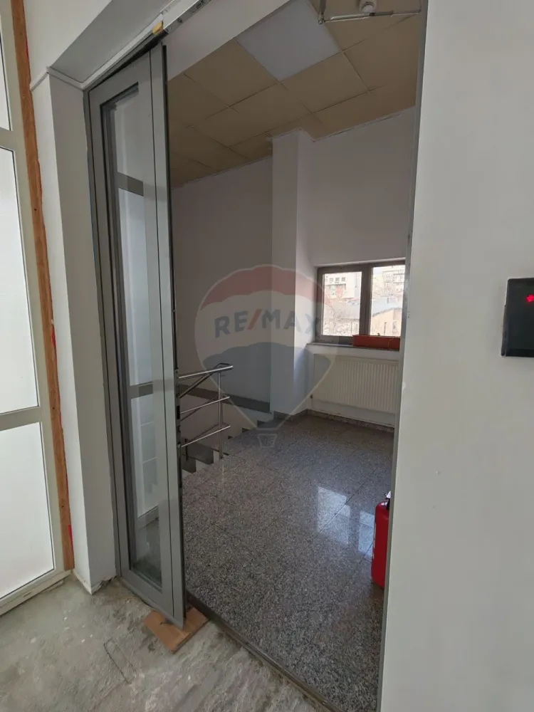 Spațiu de birouri ultracentral ideal pentru echipe mari/sediu firmă