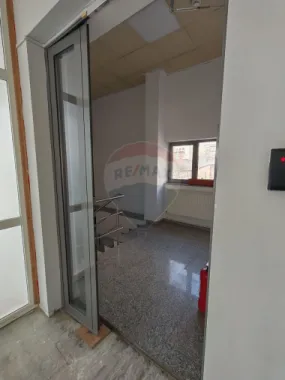 Spațiu de birouri ultracentral ideal pentru echipe mari/sediu firmă