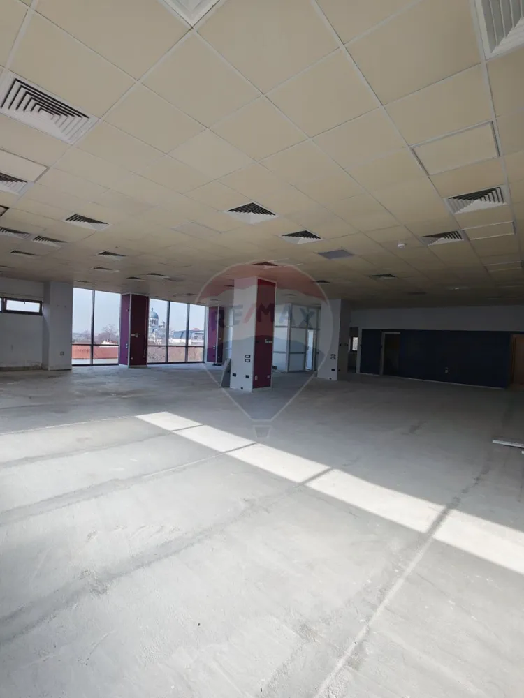 Spațiu de birouri ultracentral ideal pentru echipe mari/sediu firmă