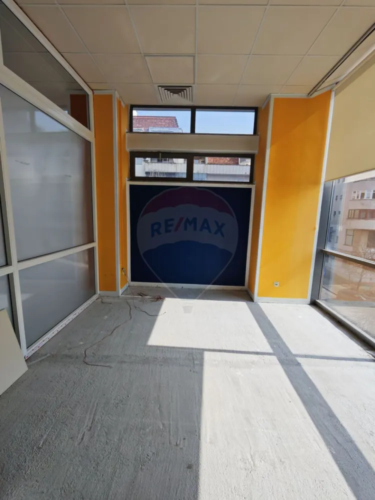 Spațiu de birouri ultracentral ideal pentru echipe mari/sediu firmă