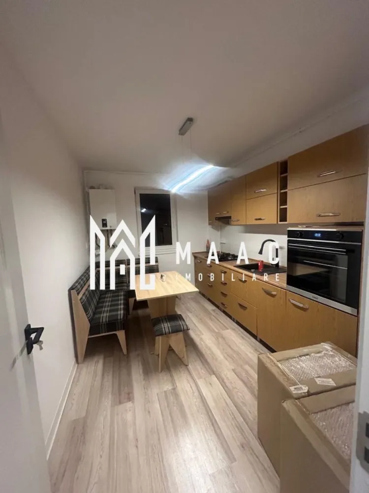 Apartament 2 Camere | Decomandat | Loc De Parcare - MAAC Imobiliare vă propune spre închiriere un apartament modern cu 2 camere decomandate, situat pe Calea Șurii Mici, într-o zonă liniștită și în plină dezvoltare. Locuința face parte dintr-o construcție nouă și se remarcă prin compartimentarea eficientă: din hol se accesează toate încăperile — livingul luminos, dormitorul confortabil, bucătăria mobilată și complet utilată, precum și baia dotată cu cabină de duș. Apartamentul oferă un nivel ridicat de confort și este ideal pentru persoane care caută o locuință curată, practică și bine amplasată. Nu se acceptă animale de companie. La semnarea contractului se solicită plata unei garanții, cuantumul unei luni de chirie. Pentru mai multe detalii și programarea unei vizionări, vă invităm să ne contactați, menționând ID-ul ofertei: CP2793414. }}