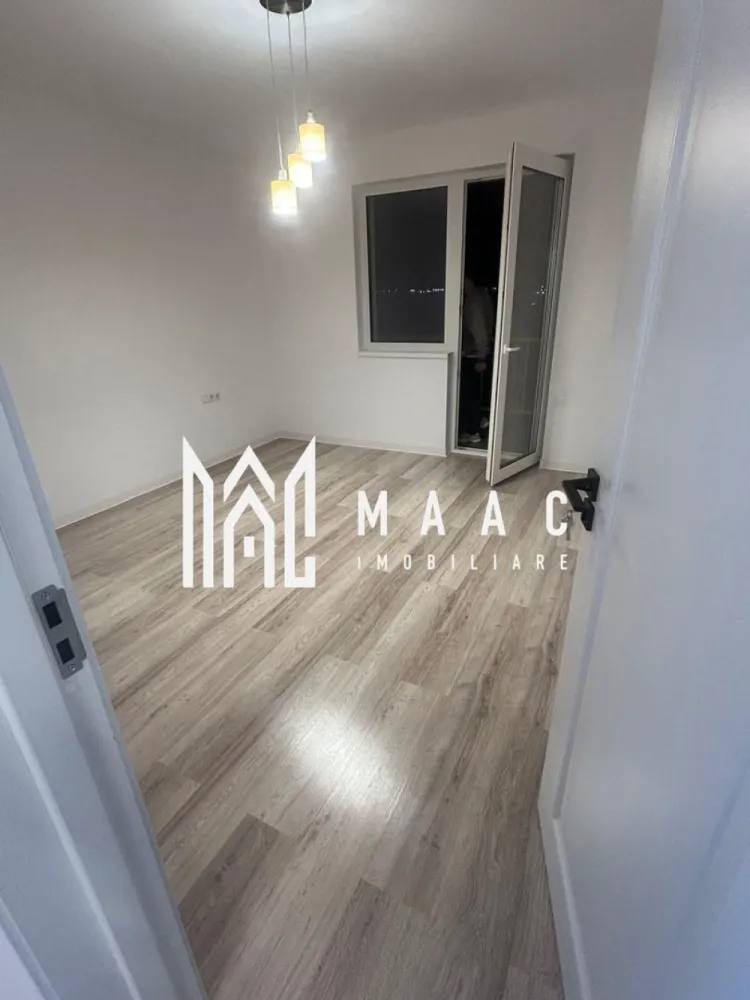 Apartament 2 Camere | Decomandat | Loc De Parcare - MAAC Imobiliare vă propune spre închiriere un apartament modern cu 2 camere decomandate, situat pe Calea Șurii Mici, într-o zonă liniștită și în plină dezvoltare. Locuința face parte dintr-o construcție nouă și se remarcă prin compartimentarea eficientă: din hol se accesează toate încăperile — livingul luminos, dormitorul confortabil, bucătăria mobilată și complet utilată, precum și baia dotată cu cabină de duș. Apartamentul oferă un nivel ridicat de confort și este ideal pentru persoane care caută o locuință curată, practică și bine amplasată. Nu se acceptă animale de companie. La semnarea contractului se solicită plata unei garanții, cuantumul unei luni de chirie. Pentru mai multe detalii și programarea unei vizionări, vă invităm să ne contactați, menționând ID-ul ofertei: CP2793414. }}