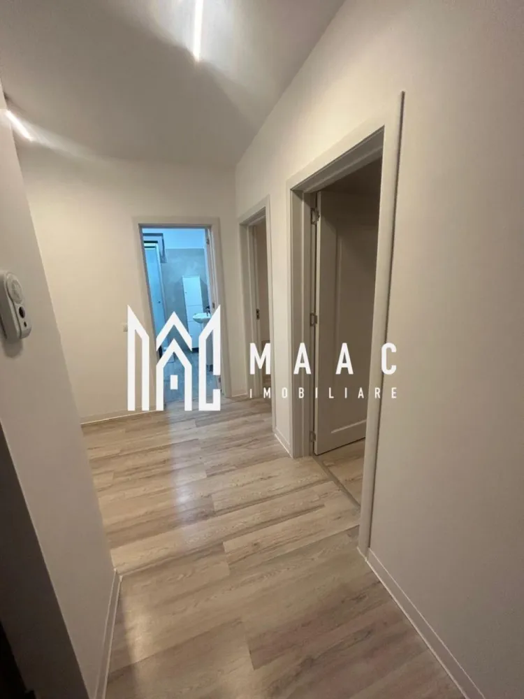 Apartament 2 Camere | Decomandat | Loc De Parcare - MAAC Imobiliare vă propune spre închiriere un apartament modern cu 2 camere decomandate, situat pe Calea Șurii Mici, într-o zonă liniștită și în plină dezvoltare. Locuința face parte dintr-o construcție nouă și se remarcă prin compartimentarea eficientă: din hol se accesează toate încăperile — livingul luminos, dormitorul confortabil, bucătăria mobilată și complet utilată, precum și baia dotată cu cabină de duș. Apartamentul oferă un nivel ridicat de confort și este ideal pentru persoane care caută o locuință curată, practică și bine amplasată. Nu se acceptă animale de companie. La semnarea contractului se solicită plata unei garanții, cuantumul unei luni de chirie. Pentru mai multe detalii și programarea unei vizionări, vă invităm să ne contactați, menționând ID-ul ofertei: CP2793414. }}