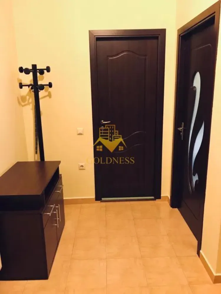2 camere open space, Zorilor,UTCN, Observatorului, Sigma, Golden Tulip - GOLDNESS Imobiliare vă propune spre închiriere un apartament cu 2 camere complet mobilat și utilat, la etajul 1 într-un imobil de 11 etaje, în Cartierul Zorilor. Posibilitate de a parca in zona ! Se află în apropierea stațiilor de transport în comun, magazine, restaurante, spații verzi, farmacii, etc. Apartamentul este compartimentat astfel: - dormitor cu pat matrimonial, dressing, noptiere - living cu bucatarie open space complet utilată și mobilată, loc de servit masa - baie cu cadă, calorifer port prosop și dulap pentru depozitare. Imobilul este dotat cu toate cele necesare- centrală proprie, frigider, aragaz, hotă, mașină de spălat haine, televizor, etc. Dacă sunteți interesați de acest apartament și doriți să îl vizionați, dar și pentru alte oferte nu ezitați să ne contactați telefonic sau prin e-mail. Vă stăm la dispoziție! Pentru intermediere se percepe un comision de 50% din prețul chiriei! }}