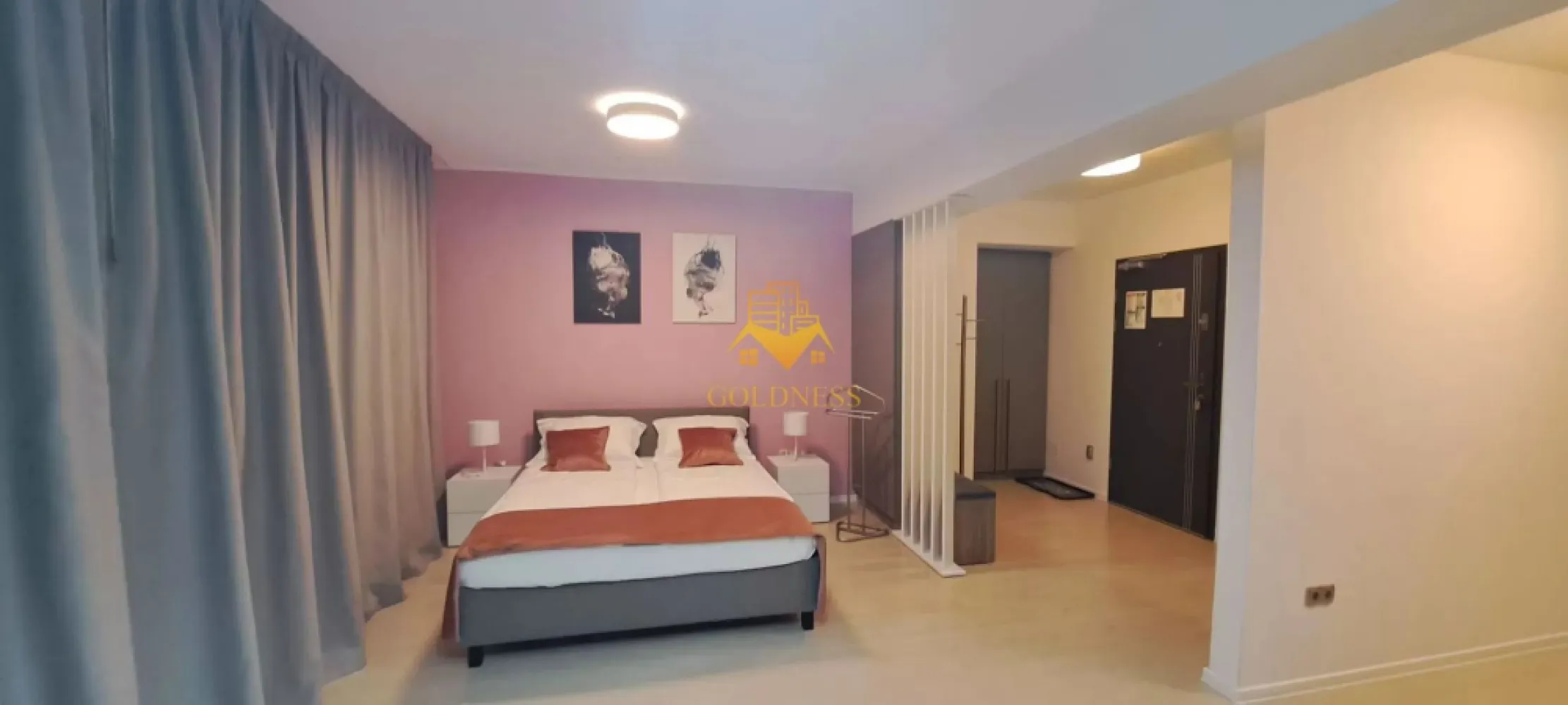 1 camera, bloc nou, Manastur,West City,Calea Floresti, West City - GOLDNESS Imobiliare vă propune spre închiriere un apartament cu o camera complet mobilata și utilata, la etajul 4 într-un imobil de 24 etaje, în Cartierul Manastur. Apartamentul este compartimentat astfel: - living cu bucatarie open-space complet utilată, loc de servit masa, pat matrimonial - baie cu walk-in, calorifer port prosop inox și dulap pentru depozitare. - balcon de 5 mp. Imobilul este dotat cu toate cele necesare- centrală proprie, mașină de spălat haine, frigider, plită electrică, hotă, aer conditionat, etc. Se află în apropierea stațiilor de transport în comun, magazine, restaurante, spații verzi, farmacii, etc. Se poate inchiria parcare subterana cu 50E. Dacă sunteți interesați de acest apartament și doriți să îl vizionați, dar și pentru alte oferte sau detalii nu ezitați să ne contactați telefonic sau prin e-mail - goldnessimobiliare@gmail.com. Vă stăm la dispoziție! Pentru intermediere se percepe un comision de 50% din prețul chiriei! }}