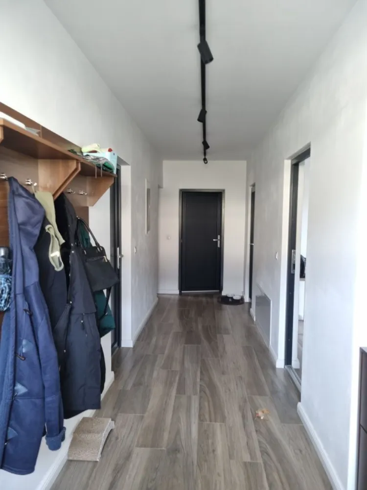 Casă +axexa+teren generos, zona 14 Mai