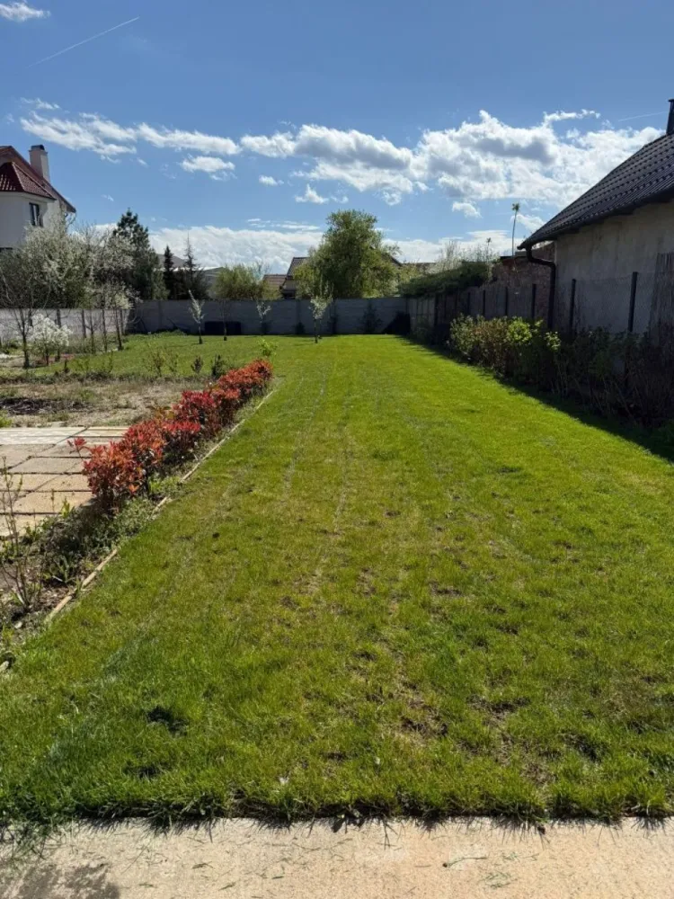 Casă +axexa+teren generos, zona 14 Mai