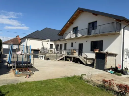 Casă +axexa+teren generos, zona 14 Mai