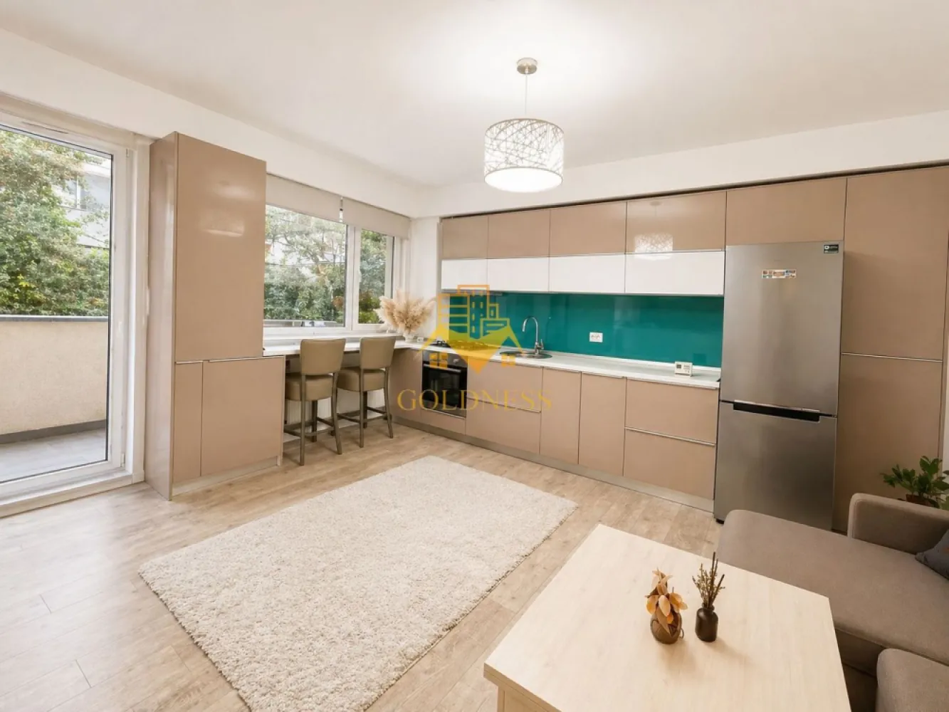 2 Camere Open Space, Intre Lacuri, Parcare, Iulius Mall, FSEGA,Dunarii - GOLDNESS Imobiliare vă propune spre închiriere un apartament cu 2 camere complet mobilat și utilat, la parterul inalt al unui imobil de 5 etaje, în Cartierul Intre lacuri! Parcare exterioara la liber Se află în apropierea stațiilor de transport în comun, magazine, restaurante, spații verzi, farmacii, etc. Apartamentul este compartimentat astfel: - dormitor cu pat matrimonial, dressing, noptiere - living cu bucatarie open space complet utilată și mobilată, canapea extensibilă, loc de servit masa - baie cu cabina de dus, calorifer port prosop și dulap pentru depozitare. - balcon 6 mp. Imobilul este dotat cu toate cele necesare- centrală proprie, frigider, aragaz, hotă, mașină de spălat haine, etc. Dacă sunteți interesați de acest apartament și doriți să îl vizionați, dar și pentru alte oferte nu ezitați să ne contactați telefonic sau prin e-mail. Vă stăm la dispoziție! Pentru intermediere se percepe un comision de 50% din prețul chiriei!