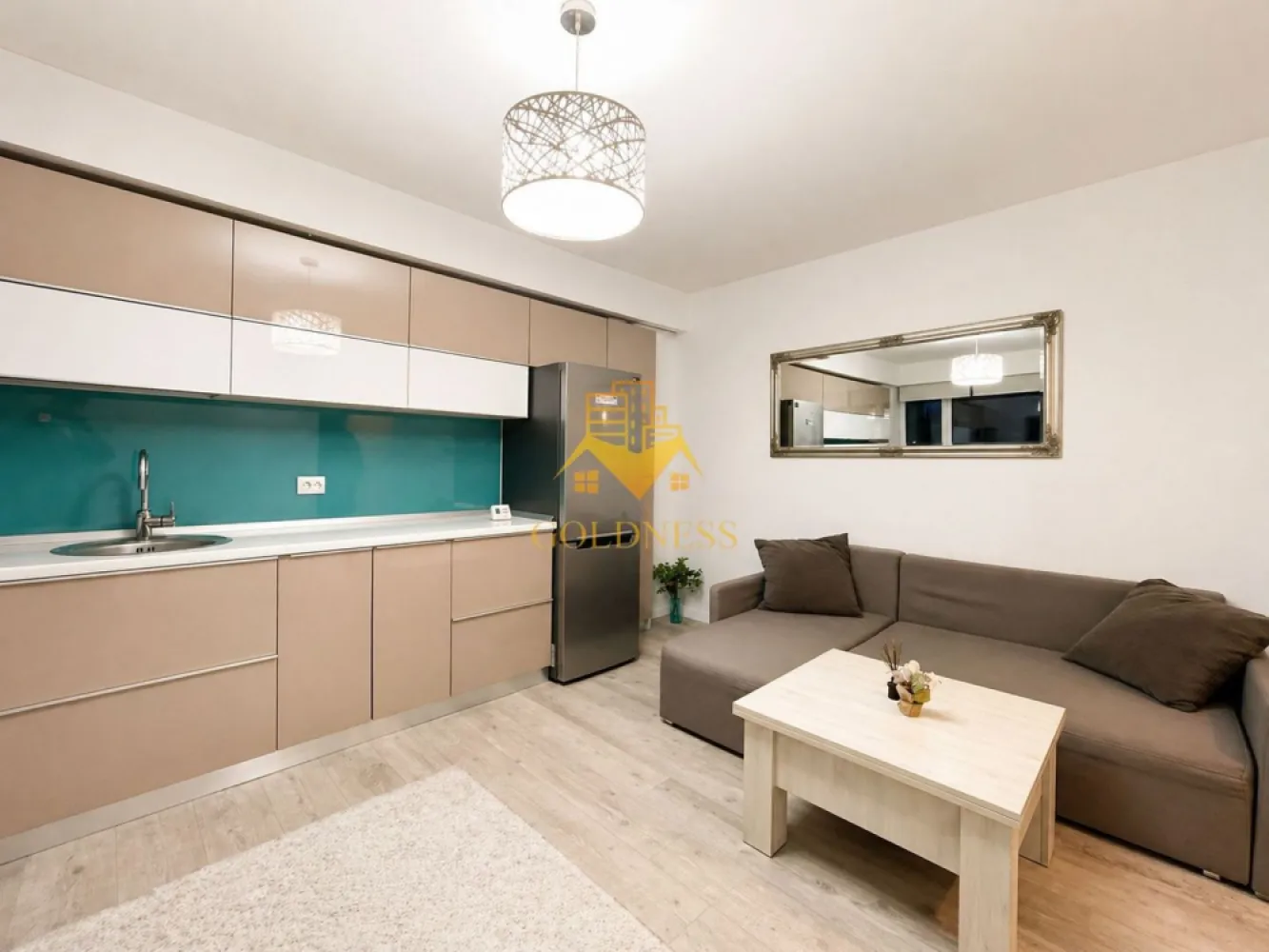 2 Camere Open Space, Intre Lacuri, Parcare, Iulius Mall, FSEGA,Dunarii - GOLDNESS Imobiliare vă propune spre închiriere un apartament cu 2 camere complet mobilat și utilat, la parterul inalt al unui imobil de 5 etaje, în Cartierul Intre lacuri! Parcare exterioara la liber Se află în apropierea stațiilor de transport în comun, magazine, restaurante, spații verzi, farmacii, etc. Apartamentul este compartimentat astfel: - dormitor cu pat matrimonial, dressing, noptiere - living cu bucatarie open space complet utilată și mobilată, canapea extensibilă, loc de servit masa - baie cu cabina de dus, calorifer port prosop și dulap pentru depozitare. - balcon 6 mp. Imobilul este dotat cu toate cele necesare- centrală proprie, frigider, aragaz, hotă, mașină de spălat haine, etc. Dacă sunteți interesați de acest apartament și doriți să îl vizionați, dar și pentru alte oferte nu ezitați să ne contactați telefonic sau prin e-mail. Vă stăm la dispoziție! Pentru intermediere se percepe un comision de 50% din prețul chiriei!