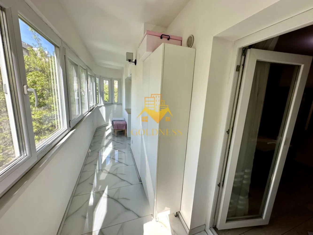 2 camere decomandate, Piata Marasti, Dorobantilor, OMV, The Office
