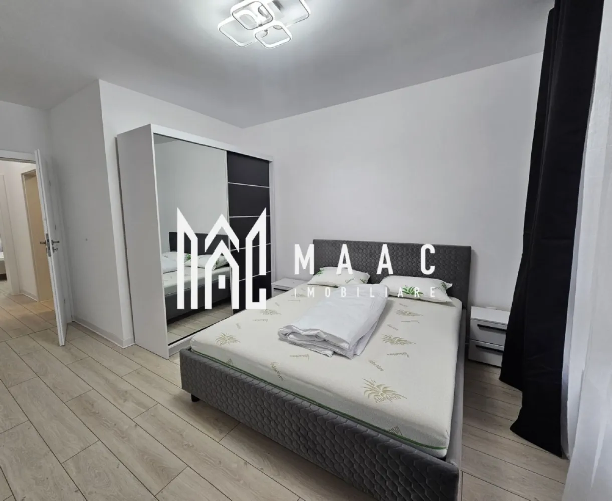 Apartament 3 camere | Prima inchiriere | Etaj 1 | D. Stanca - MAAC Imobiliare vă propune spre închiriere, un apartament modern cu 3 camere, situat la etajul 1 al unui imobil nou, finalizat în 2024, în zona Doamna Stanca.

Locuința beneficiază de o compartimentare decomandată și se remarcă prin finisaje contemporane, amenajări realizate în 2025 și un design modern, ce asigură confort și funcționalitate.

Detalii apartament:

Suprafață utilă generoasă, cu living luminos și bucătărie open-space;

2 dormitoare spațioase, ideale pentru odihnă și intimitate;

Baie modernă dotată cu cabină de duș;

Balcon de 6 mp, perfect pentru relaxare;

Loc de parcare propriu inclus în preț.

Apartamentul este la prima închiriere, oferind un ambient elegant și impecabil, potrivit pentru persoane sau cupluri care își doresc un spațiu cochet și ușor de întreținut.

Condiții de închiriere:

Garanție: echivalentul unei chirii;

Nu se acceptă: studenți, animale de companie și copii mici;

Perioada minimă de închiriere: 12 luni.

Proprietatea reprezintă alegerea ideală pentru cei care caută confort, siguranță și o locație bine conectată la principalele puncte de interes din zonă. 
ID: CP3054337.