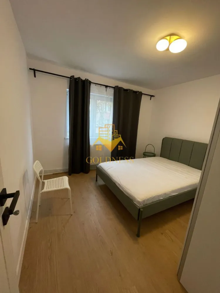 2 camere, Gheorgheni, Nicolae Titulescu, Iulius Mall, FSEGA, Slănic - GOLDNESS Imobiliare vă propune spre închiriere un apartament cu 2 camere complet mobilat și utilat, la etajul 2 într-un imobil de 4 etaje fără lift, în Cartierul Gheorgheni. Posibilitate de parcare la liber în zona. Se află în apropierea stațiilor de transport în comun, magazine, restaurante, spații verzi, farmacii, etc. Apartamentul este compartimentat astfel: - dormitor cu pat matrimonial, dressing, noptiere - living cu canapea extensibilă - bucătărie separată complet utilată și mobilată, loc de servit masa - baie cu cada, calorifer port prosop și dulap pentru depozitare. - balcon 4mp. Imobilul este dotat cu toate cele necesare- centrală proprie, frigider, aragaz, hotă, mașină de spălat haine, etc. Dacă sunteți interesați de acest apartament și doriți să îl vizionați, dar și pentru alte oferte nu ezitați să ne contactați telefonic sau prin e-mail. Vă stăm la dispoziție! Pentru intermediere se percepe un comision de 50% din prețul chiriei! }}