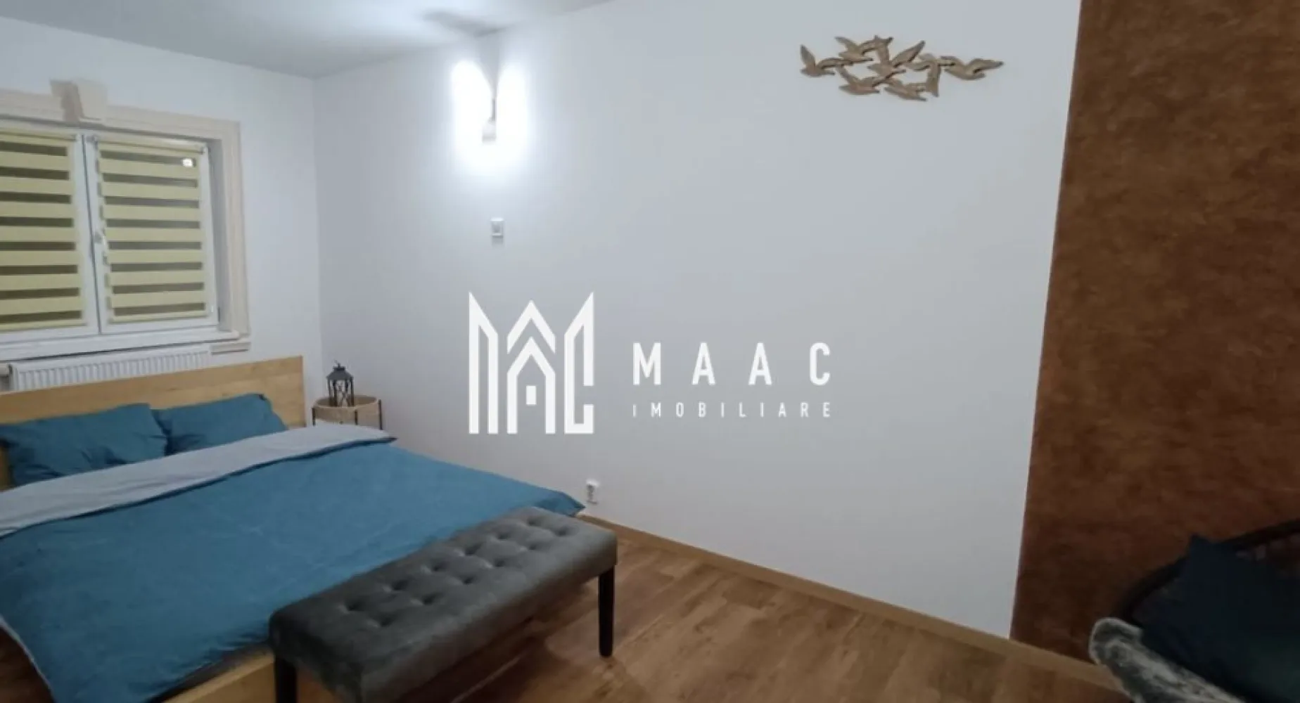 Apartament 3 Camere | Decomandat | 73 MPU | Turnișor - MAAC Imobiliare vă propune spre vânzare un apartament spațios și bine compartimentat, situat în zona Turnișor, potrivit atât pentru locuit, cât și pentru investiție cu randament imediat.

Caracteristici principale
• suprafață utilă de 73 mp
• compartimentare decomandată
• situat la etajul 4 din 5
• 2 balcoane (unul închis, unul semideschis)
• preț: 132.000 euro negociabil

Compartimentare
• hol generos de 8.8 mp cu acces către toate încăperile
• living spațios de 18 mp cu balcon semideschis
• 2 dormitoare (14 mp și 11 mp)
• bucătărie de 9 mp cu geam
• baie cu duș (4.2 mp)
• WC de serviciu (1.6 mp)

Dotări și finisaje
• se poate vinde mobilat și utilat
• apartament igienizat recent
• izolație exterioară + izolație interioară suplimentară
• centrală proprie
• locuință luminoasă și eficientă termic

Localizare și avantaje
• situat pe Aleea Iasomiei, într-o zonă modernizată recent
• locuri de parcare publice gratuite
• zonă verde cu spații de relaxare
• loc de joacă la 30 m
• stații de transport în comun la aproximativ 200 m
• magazine și facilități (Profi, Simpa, Trans Agape) la câteva minute
• acces rapid către centre comerciale

Beneficii
• ideal pentru investiție – poate fi închiriat imediat
• potrivit pentru familie sau cuplu
• compartimentare practică și spații generoase

Pentru mai multe detalii sau pentru programarea unei vizionări, vă rugăm să ne contactați și să menționați ID-ul proprietății;CP3052079.