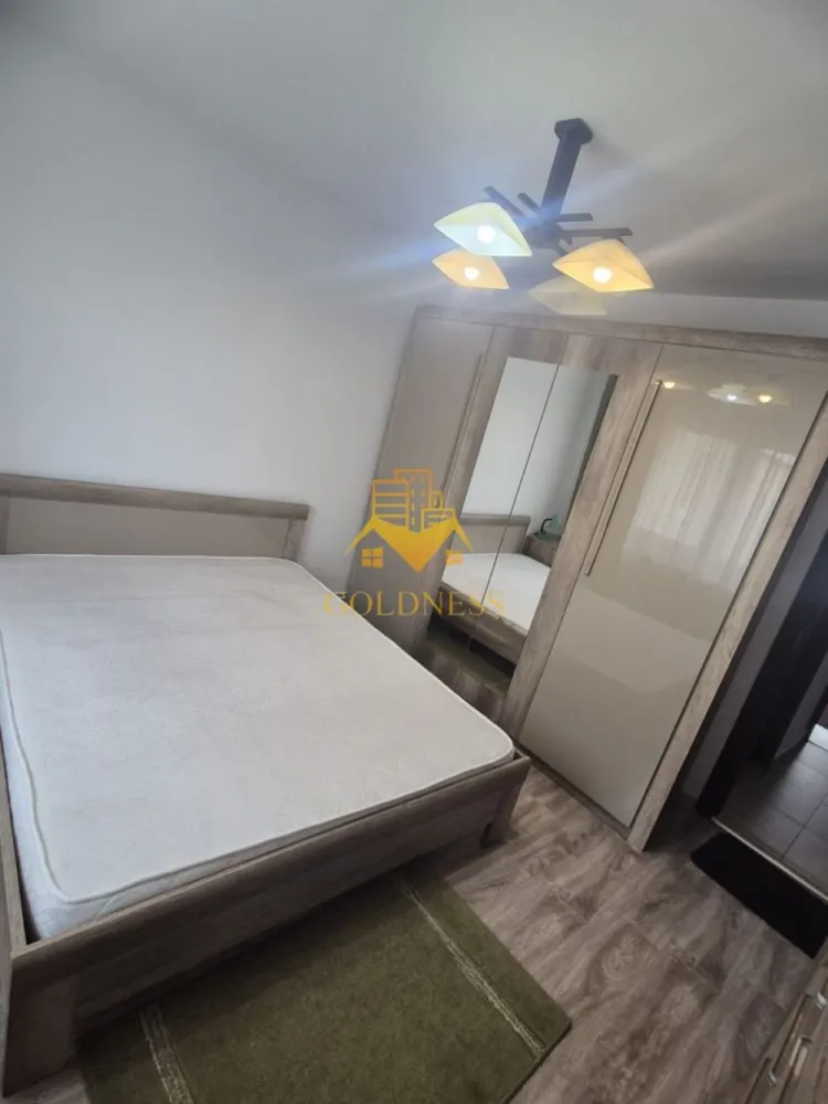 2 camere decomandate, balcon, Zorilor, Observatorului, Golden Tulip - GOLDNESS Imobiliare vă propune spre închiriere un apartament cu 2 camere complet mobilat și utilat, la etajul 1 într-un imobil de 4 etaje, în Cartierul Zorilor. Se poate parca prin zona Se află în apropierea stațiilor de transport în comun, magazine, restaurante, spații verzi, farmacii, etc. Apartamentul este compartimentat astfel: - dormitor cu pat matrimonial, dressing, noptiere - living cu canapea extensibila, comoda, TV, birou - bucatarie complet utilată și mobilată, loc de servit masa - baie cu cada, calorifer port prosop și dulap pentru depozitare. - balcon inchis de 4 mp. Imobilul este dotat cu toate cele necesare- centrală proprie, frigider, aragaz, hotă, mașină de spălat haine, etc. Dacă sunteți interesați de acest apartament și doriți să îl vizionați, dar și pentru alte oferte nu ezitați să ne contactați telefonic sau prin e-mail. Vă stăm la dispoziție! Pentru intermediere se percepe un comision de 50% din prețul chiriei!