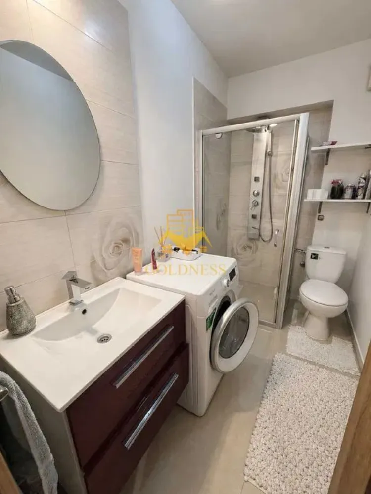 2 Camere Open Space, Intre Lacuri, Parcare, Iulius Mall, FSEGA,Dunarii - GOLDNESS Imobiliare vă propune spre închiriere un apartament cu 2 camere complet mobilat și utilat, la etajul 4 intr-un complex de 5 etaje, în Cartierul Intre lacuri! Parcare exterioara la liber Se află în apropierea stațiilor de transport în comun, magazine, restaurante, spații verzi, farmacii, etc. Apartamentul este compartimentat astfel: - dormitor cu pat matrimonial, dressing, noptiere - living cu bucatarie open space complet utilată și mobilată, canapea extensibilă, loc de servit masa - baie cu cabina de dus, calorifer port prosop și dulap pentru depozitare. - balcon 3 mp. Imobilul este dotat cu toate cele necesare- centrală proprie, frigider, aragaz, hotă, mașină de spălat haine, etc. Dacă sunteți interesați de acest apartament și doriți să îl vizionați, dar și pentru alte oferte nu ezitați să ne contactați telefonic sau prin e-mail. Vă stăm la dispoziție! Pentru intermediere se percepe un comision de 50% din prețul chiriei! }}