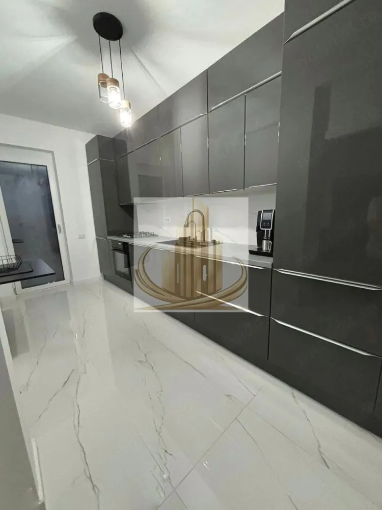 🏡Ap 3 camere Giroc, 74mp +parcare - Grand Mobilis Imobiliare vă propune spre vânzare un apartament modern cu 3 camere, situat în Giroc, ideal atât pentru locuință proprie, cât și pentru investiție. 📐 Suprafață utilă: 74 mp 🛏️ Compartimentare: * 2 dormitoare spațioase * living luminos * bucătărie separată * 2 băi * spațiu de depozitare 🌿 Balcon generos de 9 mp, perfect pentru relaxare 🏢 Apartamentul se vinde parțial mobilat, oferindu-vă libertatea de a-l amenaja după propriul gust. 🚗 În preț este inclus un loc de parcare. 📍 Zonă liniștită, în plină dezvoltare, cu acces facil către oraș. 💰 Preț ușor negociabil 📞 Pentru mai multe detalii și programarea unei vizionări, nu ezitați să ne contactați! ID intern CP3054602 }}