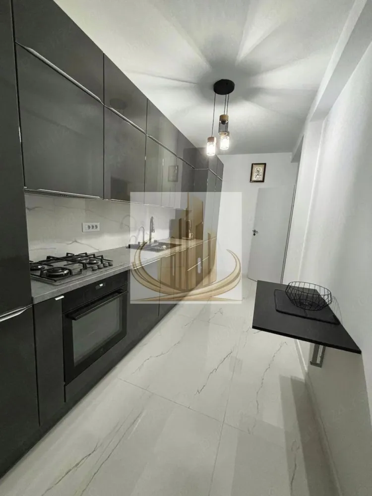 🏡Ap 3 camere Giroc, 74mp +parcare - Grand Mobilis Imobiliare vă propune spre vânzare un apartament modern cu 3 camere, situat în Giroc, ideal atât pentru locuință proprie, cât și pentru investiție. 📐 Suprafață utilă: 74 mp 🛏️ Compartimentare: * 2 dormitoare spațioase * living luminos * bucătărie separată * 2 băi * spațiu de depozitare 🌿 Balcon generos de 9 mp, perfect pentru relaxare 🏢 Apartamentul se vinde parțial mobilat, oferindu-vă libertatea de a-l amenaja după propriul gust. 🚗 În preț este inclus un loc de parcare. 📍 Zonă liniștită, în plină dezvoltare, cu acces facil către oraș. 💰 Preț ușor negociabil 📞 Pentru mai multe detalii și programarea unei vizionări, nu ezitați să ne contactați! ID intern CP3054602 }}
