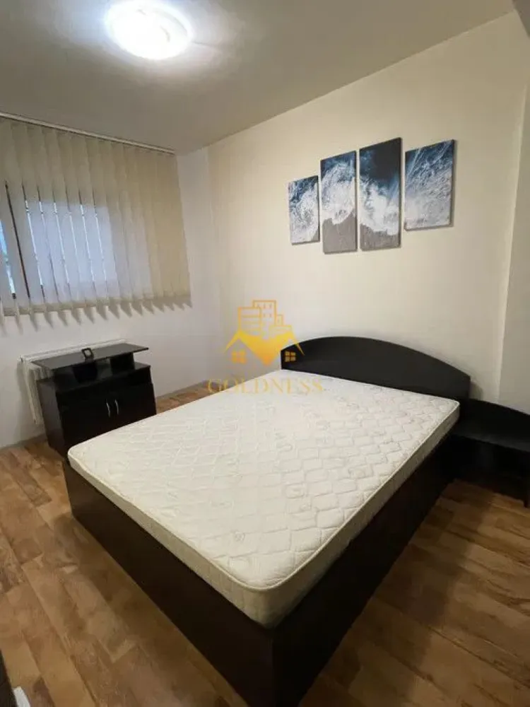 2 camere, parcare, Buna Ziua, 18 Gym, Calea Turzii, Rod, MOL - GOLDNESS Imobiliare vă propune spre închiriere un apartament cu 2 camere complet mobilat și utilat, la parter într-un imobil de 3 etaje, în Cartierul Buna Ziua.
Dispune de loc de parcare contra cost !
Se află în apropierea stațiilor de transport în comun, magazine, restaurante, spații verzi, farmacii, etc. 

Apartamentul este compartimentat astfel:
 - dormitor cu pat matrimonial, dressing, noptiere
 - dormitor cu un pat, birou
 - bucatarie complet utilată și mobilată, loc de servit masa 
 - baie cu cada, calorifer port prosop și dulap pentru depozitare.

Imobilul este dotat cu toate cele necesare- centrală proprie, frigider, aragaz, hotă, mașină de spălat haine, etc. 

Dacă sunteți interesați de acest apartament și doriți să îl vizionați, dar și pentru alte oferte nu ezitați să ne contactați telefonic sau prin e-mail. Vă stăm la dispoziție!
Pentru intermediere se percepe un comision de 50% din prețul chiriei!