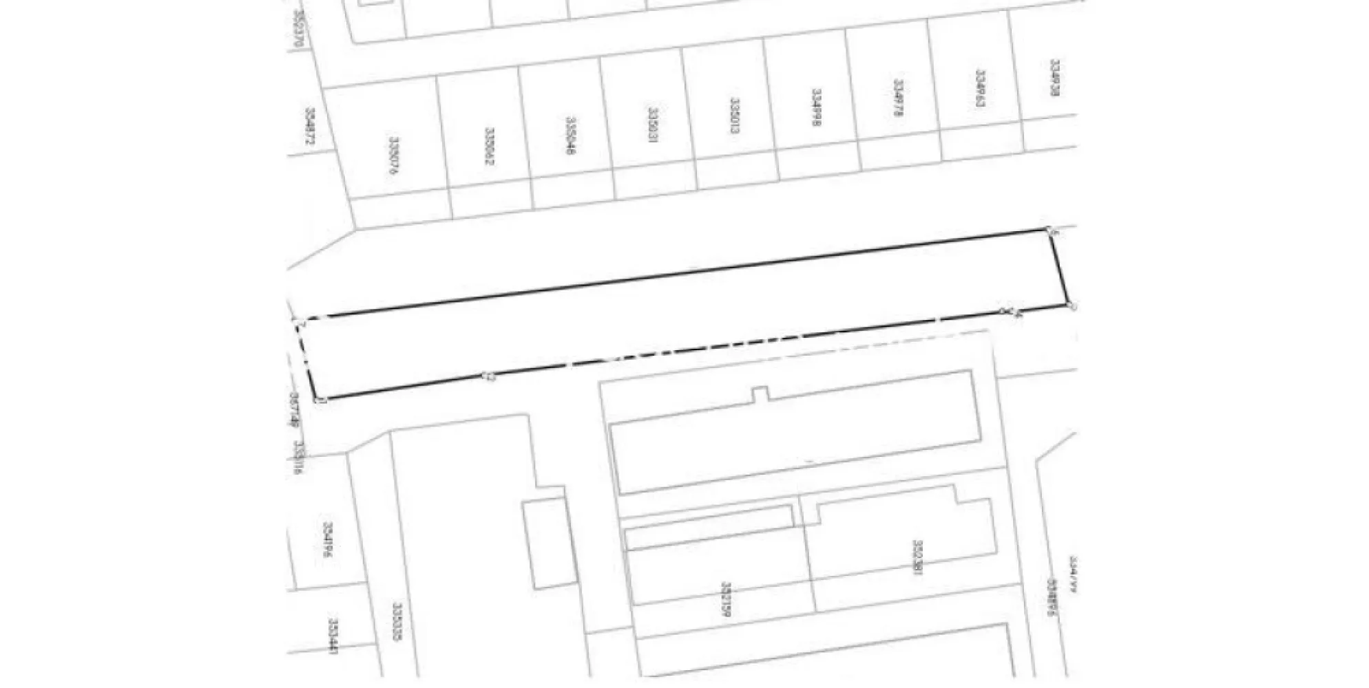 Teren de 2500 mp, cu posibilitate de parcelare în Bujac Arad - Cauți o oportunitate reală de investiție în Arad, la un preț sub media pieței? Acest teren de 2500 mp (17 m lățime × 154 m lungime) este amplasat în Bujac, cu acces direct atât din strada Lavandei, cât și din strada Ilarion Felea, (drumuri de pământ), zonă cunoscută pentru hale de producție și spații de depozitare. Proprietatea oferă un raport excelent între suprafață, poziționare și preț — sub 40 €/mp. Terenul se află într-o zonă mixtă (industrială și rezidențială), cu potențial de dezvoltare după obținerea PUZ-ului și autorizațiilor necesare. Contactează-mă, Andrei Caracioni telefon 0757 662 907 pentru detalii suplimentare și pentru a analiza împreună oportunitatea. Cod proprietate: CP2797013 }}