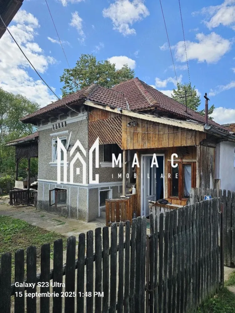 vand casa cu teren - Vând casă + teren în sat Bogdănești, zona Horezu, județul Vâlcea. Suprafață totală teren: 4012 mp Proprietatea include casă + teren generos, ideal pentru locuit sau investiție (pensiune, casă de vacanță). ✔ Zonă liniștită, aproape de natură ✔ Acces auto ✔ Potențial turistic (zona Horezu este în dezvoltare) Utilități: apă la poarta, curent Deschidere teren: 17 metri la strada }}