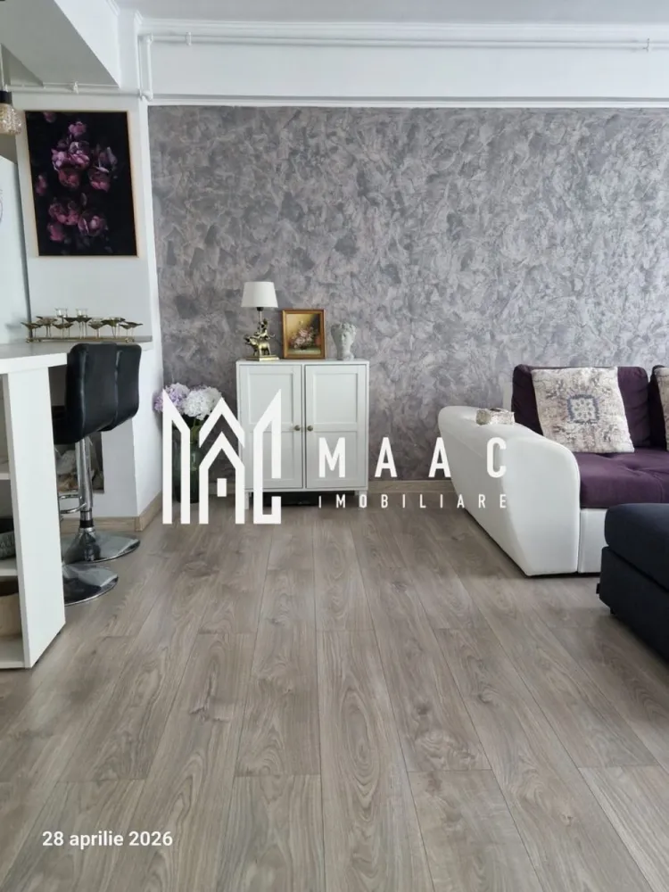 Apartament 3 camere | 79 MPU | Etajul 1 | Doamna Stanca - MAAC Imobiliare vă prezintă un apartament modern cu 3 camere, decomandat, cu poziționare vestică, situat la etajul 1/8 al unui imobil dotat cu lift. În proximitate se află centre comerciale, precum Shopping City Sibiu, Kaufland, LIDL, precum și școli, grădinițe, mijloace de transport în comun și spații verzi.

Compartimentare :

- Hol generos, cu acces către toate încăperile
- Living spațios cu bucătărie open-space
- 2 dormitoare matrimoniale
- 2 Băi, cea principală fiind dotată cu cabină de duș și sistem de ventilație, iar cea secundară fiind amenajată ca spațiu de depozitare (debara)
- Balcon de 4 mp 

Se vinde mobilat și utilat, astfel cum se prezintă în poze.
Ideal pentru locuire personală sau investiție.

Pentru mai multe detali sau vizionări, specificați anunțul cu CP3055995