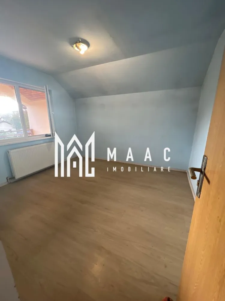 Vila 4 Camere | 150MPU | 400MP Teren | Bujoreni - MAAC Imobiliare vă propune spre vânzare o vilă rafinată și atent întreținută, amplasată într-o zonă rezidențială liniștită din Bujoreni – Olteni, la doar 800 m de Kaufland Nord și câteva minute de centrul orașului Râmnicu Vâlcea. Această proprietate îmbină armonios funcționalitatea modernă cu atmosfera caldă a unei locuințe de familie, oferind tot ceea ce este necesar pentru un trai confortabil și echilibrat. Detalii principale • Regim de înălțime: Parter + Etaj (P+1) • Suprafață utilă: 150 mp • Suprafață construită: 200 mp • Teren: 400 mp • An construcție: 2015 • Utilități: gaz, curent electric, apă curentă, fosă septică • Finisaje: clasice, elegante, foarte bine păstrate Compartimentare inteligentă și confortabilă La parter, proprietatea oferă o zonă de living spațioasă și luminoasă, perfectă pentru momentele petrecute în familie, o bucătărie generoasă, o baie și spații de depozitare bine gândite. Etajul este dedicat zonei de odihnă, cu dormitoare confortabile și o baie complet echipată, oferind intimitate și relaxare pentru toți membrii familiei. Curte privată – spațiu de relaxare și intimitate Curtea de 400 mp permite amenajarea unei terase, foișor, loc de joacă sau grădină decorativă. Spațiul oferă intimitate, liniște și posibilitatea de a te bucura de aerul curat, departe de agitația orașului. Localizare excelentă Proprietatea se află într-un cartier rezidențial curat și liniștit, cu acces rapid către oraș, supermarketuri, școli și mijloace de transport. O zonă ideală pentru familii care își doresc siguranță, confort și apropiere de natură, fără a renunța la avantajele vieții urbane. Pentru mai multe informații sau pentru a programa o vizionare, vă invităm să contactați echipa MAAC Imobiliare specificand ID proprietate: CP2790109 Profesionalism, transparență și consiliere completă de la prima vizită până la semnarea contractului. MAAC Imobiliare – Alege încrederea. Trăiește confortul. }}