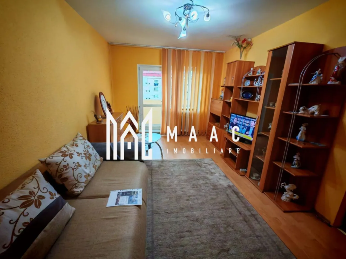 Apartament 3 camere | 78 MPU | 2 balcoane | Valea Aurie - MAAC Imobiliare vă propune spre închiriere un apartament, situat la etajul 3/4 al unui imobil din Cartierul Valea Aurie.

Apartamentul dispune de o compartimentare decomandată și este compus din hol de acces, bucatarie, sufragerie cu acces pe balconul deschis, 2 dormitoare cu acces pe cel de al 2-lea balon și baie.

În imediata apropiere, se afla mai multe supermarket-uri și instituții de învățământ.

Se percepe o garanție în cuantumul unei chirii lunare.
Nu se acceptă animale de companie.
Se predă mobilat/utilat. 

Pentru mai multe detalii, specificați telefonic că ați văzut anunțul cu ID: