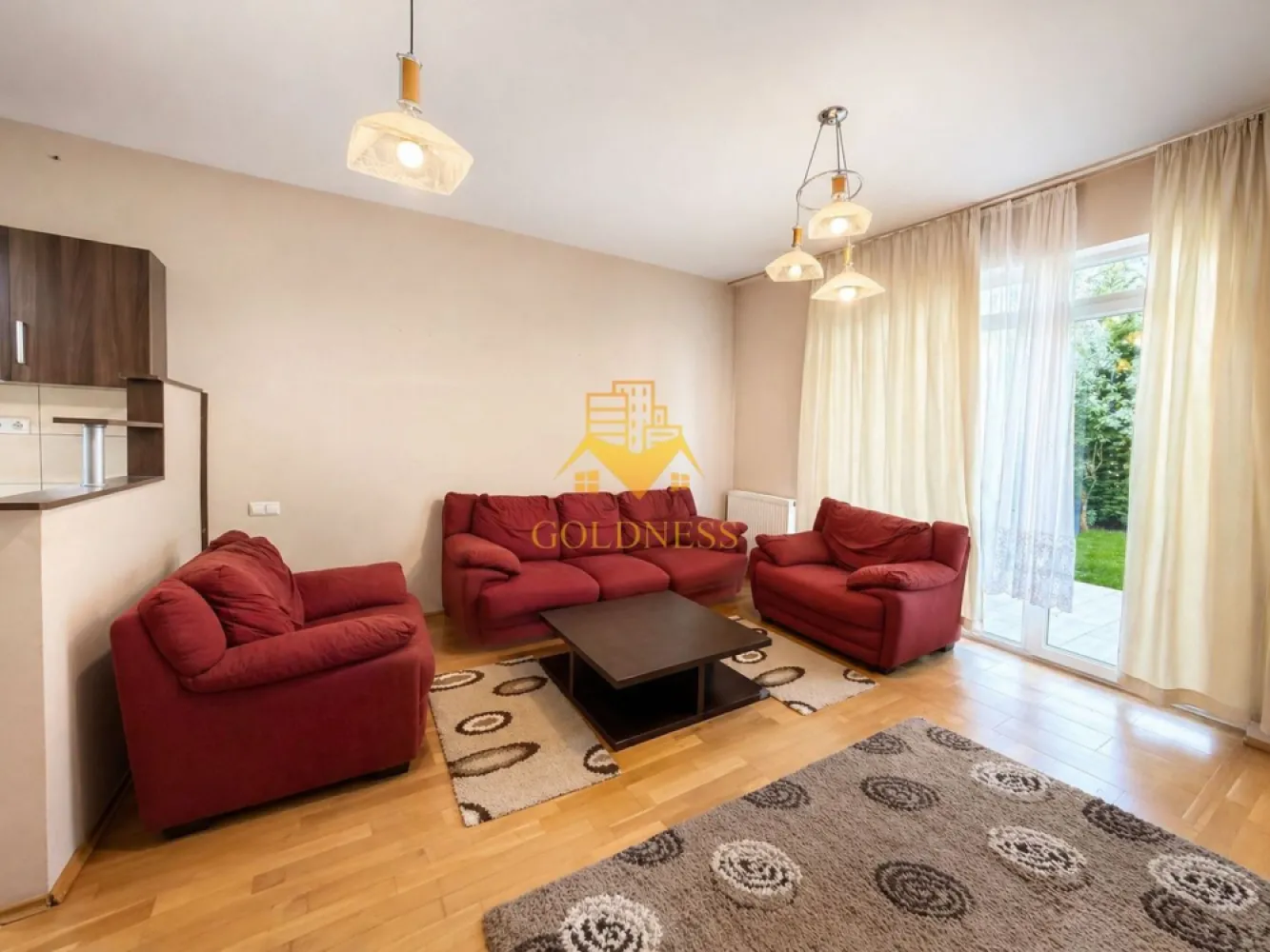 3 camere open space, Parcare, Cartierul Borhanci, Pet Friendly, Curte - GOLDNESS Imobiliare vă propune spre închiriere un apartament cu 3 camere complet mobilat și utilat, la parter într-un imobil de P+ 1, în Cartierul Borhanci. Dispune de 2 locuri de parcare! Se află în apropierea stațiilor de transport în comun, magazine, restaurante, spații verzi, farmacii, etc. Apartamentul este compartimentat astfel: - dormitor cu pat matrimonial, dressing, noptiere - dormitor cu spatiu pentru depozitare, birou - living cu bucatarie open space complet utilată și mobilată, canapea extensibilă, loc de servit masa - baie cu cada, calorifer port prosop și dulap pentru depozitare. - cameră tehnică - terasă Imobilul este dotat cu toate cele necesare- centrală proprie, frigider, aragaz, hotă, mașină de spălat haine, etc. Dacă sunteți interesați de acest apartament și doriți să îl vizionați, dar și pentru alte oferte nu ezitați să ne contactați telefonic sau prin e-mail. Vă stăm la dispoziție! Pentru intermediere se percepe un comision de 50% din prețul chiriei! }}