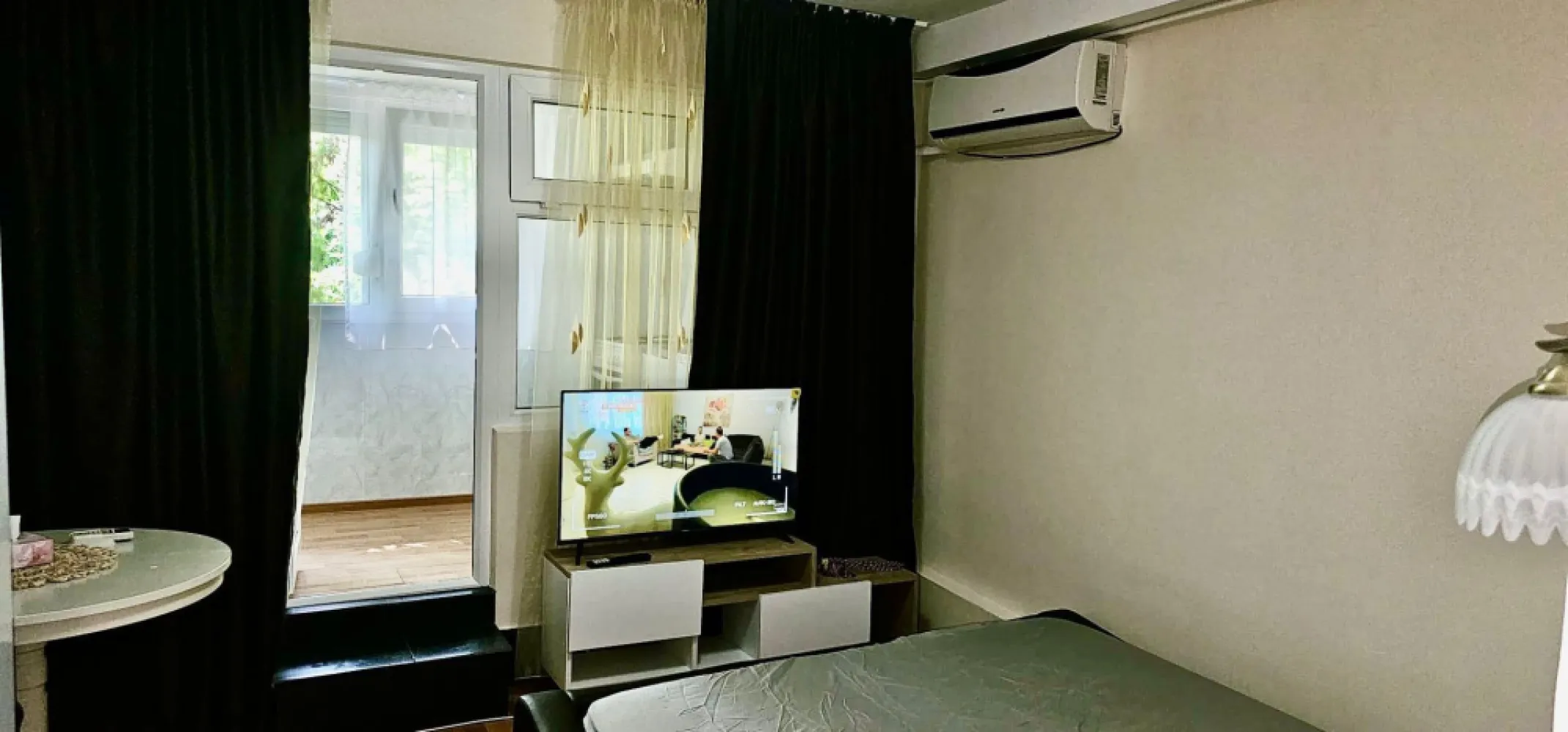 Garsonieră de închiriat – Micro 40, etaj 2, 20 mp + balcon - Mag Invest vă propune spre închiriere o garsonieră cochetă situată în cartierul Micro 40, la etajul 2 al unui bloc cu regim de înălțime redus. Locuința are o suprafață de 20 mp și beneficiază de balcon, oferind un plus de confort și lumină naturală. Detalii imobil: • Suprafață: 20 mp + balcon • Etaj: 2 din 4 • Compartimentare eficientă • Zonă liniștită, cu acces facil la mijloace de transport, magazine, farmacii și alte puncte de interes • Disponibilă imediat Preț chirie: 1.200 lei/lună, 1.200 lei/garantie, 750 lei/comision agentie. Se închiriază prin Agenția Mag Invest. Ene Liliana-0746252252 Pentru mai multe informații sau pentru a programa o vizionare, vă rugăm să ne contactați! }}