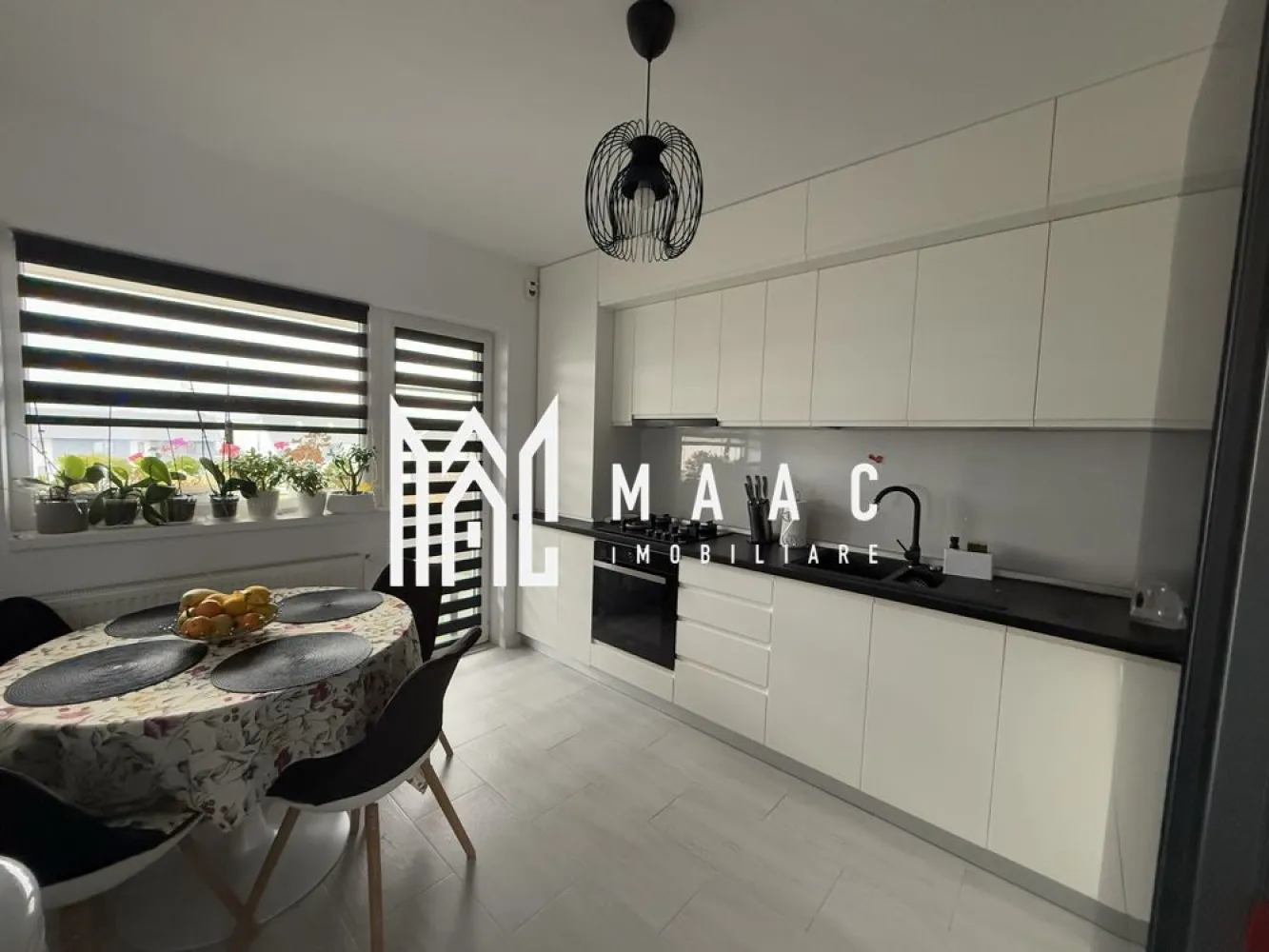 Apartament 3 camere I Șelimbăr | 2 băi I 80 MPU - MAAC Imobiliare vă propune spre vânzare un apartament spațios cu 3 camere, situat în Șelimbăr, pe strada Triajului, într-o zonă liniștită, cu acces facil către Sibiu. Detalii proprietate: Suprafață utilă: 80 mp Etaj: 2 / 2 într-un imobil cu regim redus de înălțime Compartimentare practică: living luminos, bucătărie separată, 2 dormitoare, 2 băi și 2 balcoane. Pod generos pe toată suprafața apartamentului – ideal pentru depozitare suplimentară Loc de parcare propriu inclus Apartamentul se vinde complet mobilat și utilat, fiind gata pentru mutare imediată. 📍 Avantaje: Zonă liniștită, acces facil către oraș Spații de depozitare multiple (pod + balcoane) Ideal pentru familie sau investiție Pentru mai multe informații și programări la vizionare, vă rugăm să menționați ID anunț: CP2788321 }}