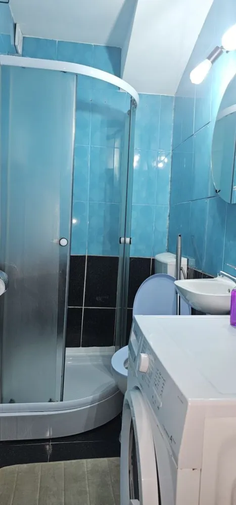 Garsonieră de închiriat – Micro 40, etaj 2, 20 mp + balcon – 1.100 lei