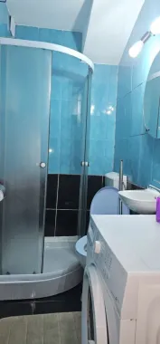 Garsonieră de închiriat – Micro 40, etaj 2, 20 mp + balcon – 1.100 lei