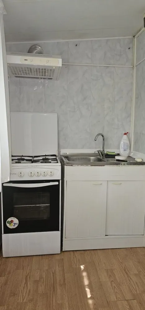 Garsonieră de închiriat – Micro 40, etaj 2, 20 mp + balcon – 1.100 lei