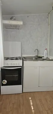 Garsonieră de închiriat – Micro 40, etaj 2, 20 mp + balcon – 1.100 lei