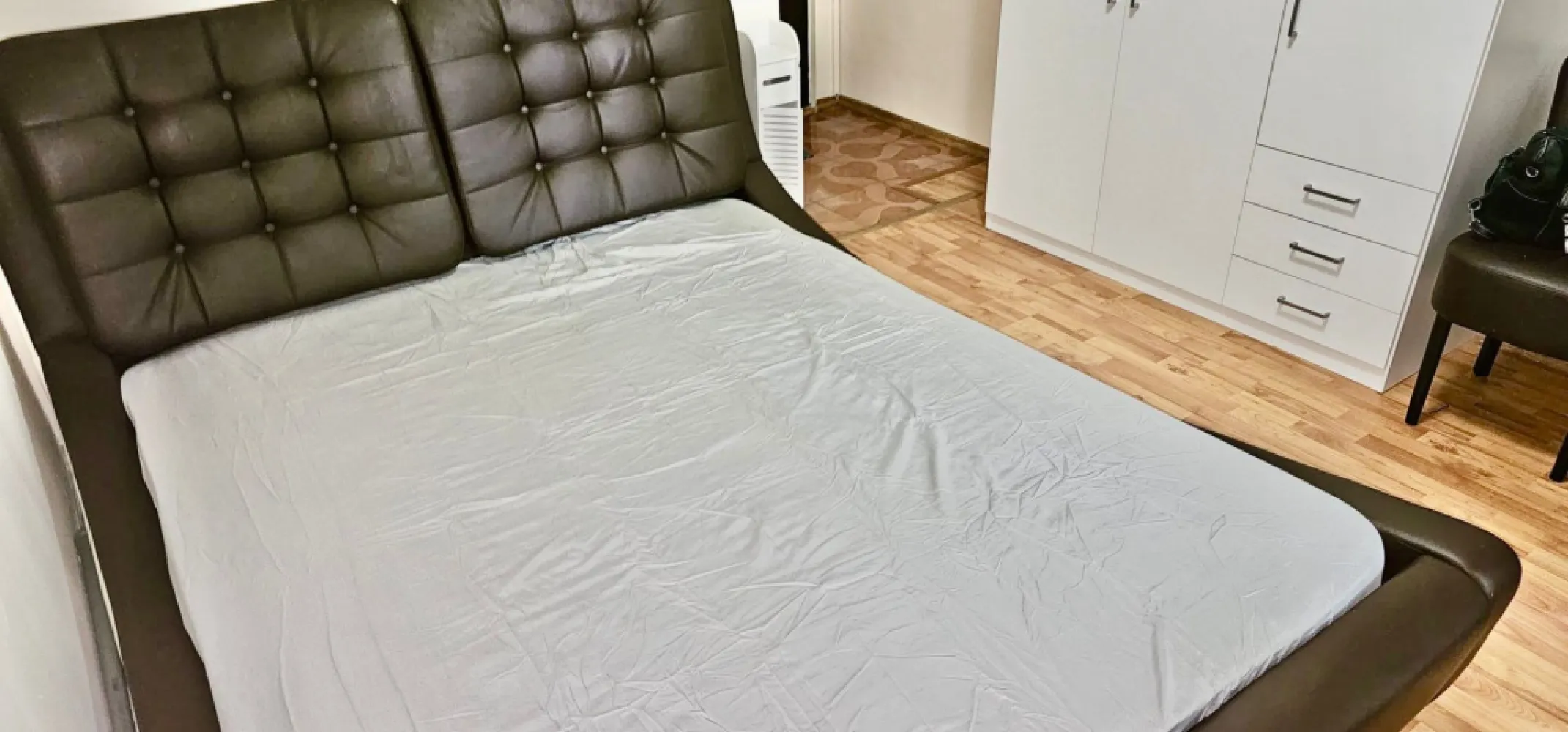 Garsonieră de închiriat – Micro 40, etaj 2, 20 mp + balcon – 1.100 lei