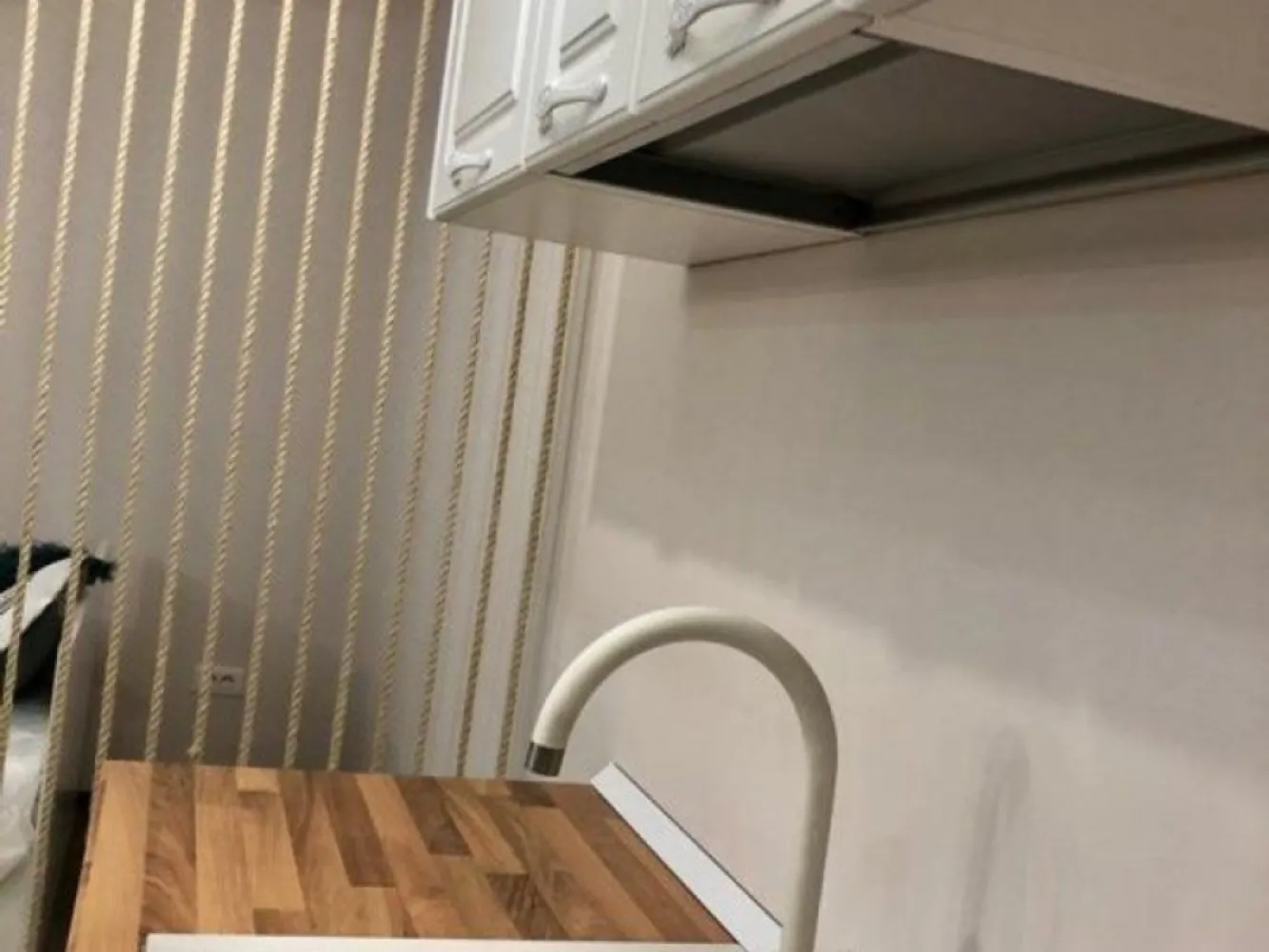 Exclusivitate - Apartament cu o camera premium - Italian Residence - Agentia imobiliara Mag Invest va propune pentru inchiriere un apartament cu o camera (45 mp) situat intr-un imobil nou construit, dat in folosinta in 2019, zona George Cosbuc - Mall, complex Italian Residence, mobilat si utilat complet, balcon spatios, electrocasnice noi, vedere catre Mall. Apartamentul este mobilat cu bun gust (accesorii si finisaje de calitate). Se inchiriaza doar pentru termen lung, nu sunt acceptate animale de companiele si familiile numeroase. Se solicita chirie 380 euro si garantie 380 euro. Comisionul agentiei 75% din prima chirie. Va asteptam la vizionare ! Contact - 0746.252.252 - Liliana Ene, consilier imobiliar Mag Invest }}