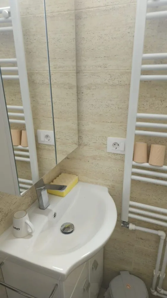 Garsonieră de închiriat – ideală pentru birou/cabinet, Țiglina 1