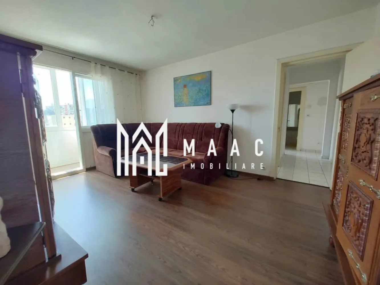 Apartament 3 camere | Bucatarie Separata | Balcon închis | Cedonia - Maac Imobiliare prezintă spre vânzare un apartament cu 3 camere, semidecomandat, situat în zona Cedonia, aproape de Registrul Comerțului, într-un bloc izolat termic.

Proprietatea este amplasată la etajul 4/4 și dispune de:

Suprafață construită: 70,42 mp

Suprafață utilă: 50,40 mp

Balcon închis: 2,07 mp (termopan)

Pivniță: 7,22 mp 

Acces la uscătorie și spălătorie comune

Puncte forte:
 Bucătărie separată, spațioasă
 Zonă liniștită și bine conectată
 Aproape de facultăți, spital, școli, magazine și unitatea militară
 Ideal pentru locuit sau investiție în chirie

Pentru mai multe detalii specificati ca ati vazut anuntul cu ID: CP3060584