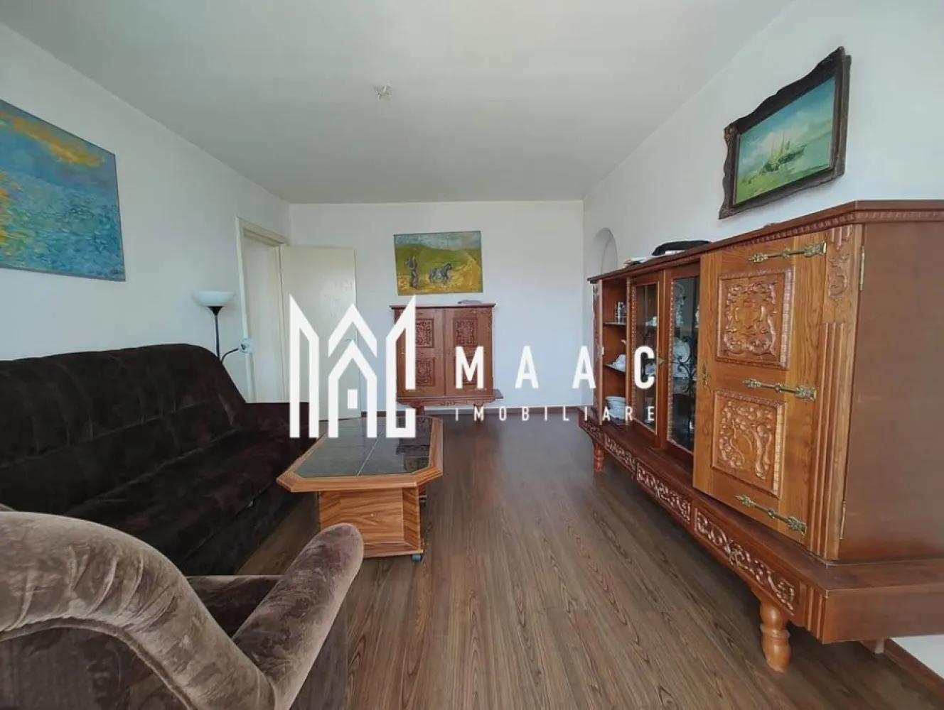 Apartament 3 camere | Bucatarie Separata | Balcon închis | Cedonia - Maac Imobiliare prezintă spre vânzare un apartament cu 3 camere, semidecomandat, situat în zona Cedonia, aproape de Registrul Comerțului, într-un bloc izolat termic.

Proprietatea este amplasată la etajul 4/4 și dispune de:

Suprafață construită: 70,42 mp

Suprafață utilă: 50,40 mp

Balcon închis: 2,07 mp (termopan)

Pivniță: 7,22 mp 

Acces la uscătorie și spălătorie comune

Puncte forte:
 Bucătărie separată, spațioasă
 Zonă liniștită și bine conectată
 Aproape de facultăți, spital, școli, magazine și unitatea militară
 Ideal pentru locuit sau investiție în chirie

Pentru mai multe detalii specificati ca ati vazut anuntul cu ID: CP3060584