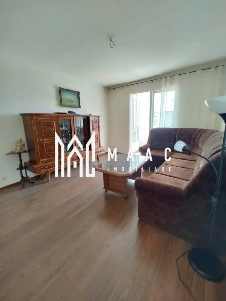 Apartament 3 camere | Bucatarie Separata | Balcon închis | Cedonia - Maac Imobiliare prezintă spre vânzare un apartament cu 3 camere, semidecomandat, situat în zona Cedonia, aproape de Registrul Comerțului, într-un bloc izolat termic.

Proprietatea este amplasată la etajul 4/4 și dispune de:

Suprafață construită: 70,42 mp

Suprafață utilă: 50,40 mp

Balcon închis: 2,07 mp (termopan)

Pivniță: 7,22 mp 

Acces la uscătorie și spălătorie comune

Puncte forte:
 Bucătărie separată, spațioasă
 Zonă liniștită și bine conectată
 Aproape de facultăți, spital, școli, magazine și unitatea militară
 Ideal pentru locuit sau investiție în chirie

Pentru mai multe detalii specificati ca ati vazut anuntul cu ID: CP3060584
