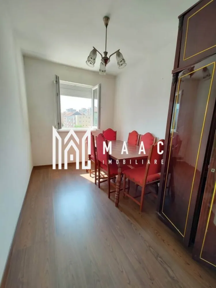 Apartament 3 camere | Bucatarie Separata | Balcon închis | Cedonia - Maac Imobiliare prezintă spre vânzare un apartament cu 3 camere, semidecomandat, situat în zona Cedonia, aproape de Registrul Comerțului, într-un bloc izolat termic.

Proprietatea este amplasată la etajul 4/4 și dispune de:

Suprafață construită: 70,42 mp

Suprafață utilă: 50,40 mp

Balcon închis: 2,07 mp (termopan)

Pivniță: 7,22 mp 

Acces la uscătorie și spălătorie comune

Puncte forte:
 Bucătărie separată, spațioasă
 Zonă liniștită și bine conectată
 Aproape de facultăți, spital, școli, magazine și unitatea militară
 Ideal pentru locuit sau investiție în chirie

Pentru mai multe detalii specificati ca ati vazut anuntul cu ID: CP3060584