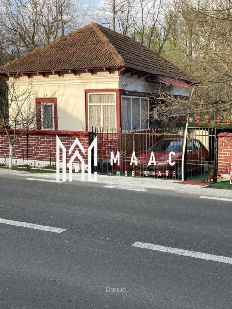 casa de vanzare, - MAAC Imobiliare vă propune spre vânzare o casă primitoare, situată la doar 2,5 km de orașul Horezu, ideală pentru locuit sau casă de vacanță. Imobilul are o suprafață de 58 mp și este construit din cărămidă (an 1958), fiind complet utilat și pregătit pentru mutare imediată, fără a necesita investiții suplimentare. ✔ 3 camere ✔ Parchet nou ✔ Baie dotată cu cadă, WC și boiler ✔ Încălzire centrală nouă pe peleți ✔ Aer condiționat nou Casa este racordată la apă curentă, iar canalizarea se află la poartă. Terenul are o suprafață de 400 mp, cu o deschidere de 16 m, oferind spațiu suficient pentru relaxare sau amenajări suplimentare. În plus, proprietatea dispune de garaj. Pentru a programa o vizionare va rugam sa specificati id CP3061244 }}