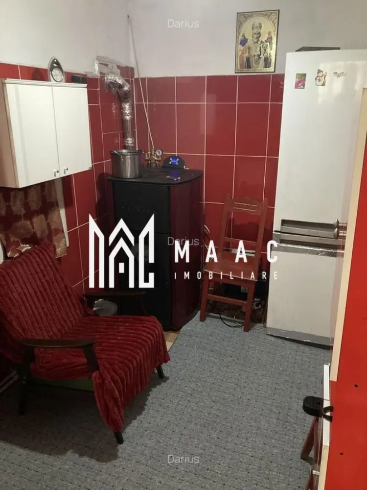 casa de vanzare, - MAAC Imobiliare vă propune spre vânzare o casă primitoare, situată la doar 2,5 km de orașul Horezu, ideală pentru locuit sau casă de vacanță. Imobilul are o suprafață de 58 mp și este construit din cărămidă (an 1958), fiind complet utilat și pregătit pentru mutare imediată, fără a necesita investiții suplimentare. ✔ 3 camere ✔ Parchet nou ✔ Baie dotată cu cadă, WC și boiler ✔ Încălzire centrală nouă pe peleți ✔ Aer condiționat nou Casa este racordată la apă curentă, iar canalizarea se află la poartă. Terenul are o suprafață de 400 mp, cu o deschidere de 16 m, oferind spațiu suficient pentru relaxare sau amenajări suplimentare. În plus, proprietatea dispune de garaj. Pentru a programa o vizionare va rugam sa specificati id CP3061244 }}