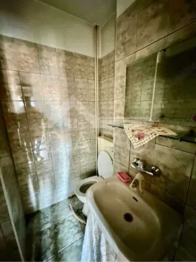 Vand apartament 3 camere, etaj 3